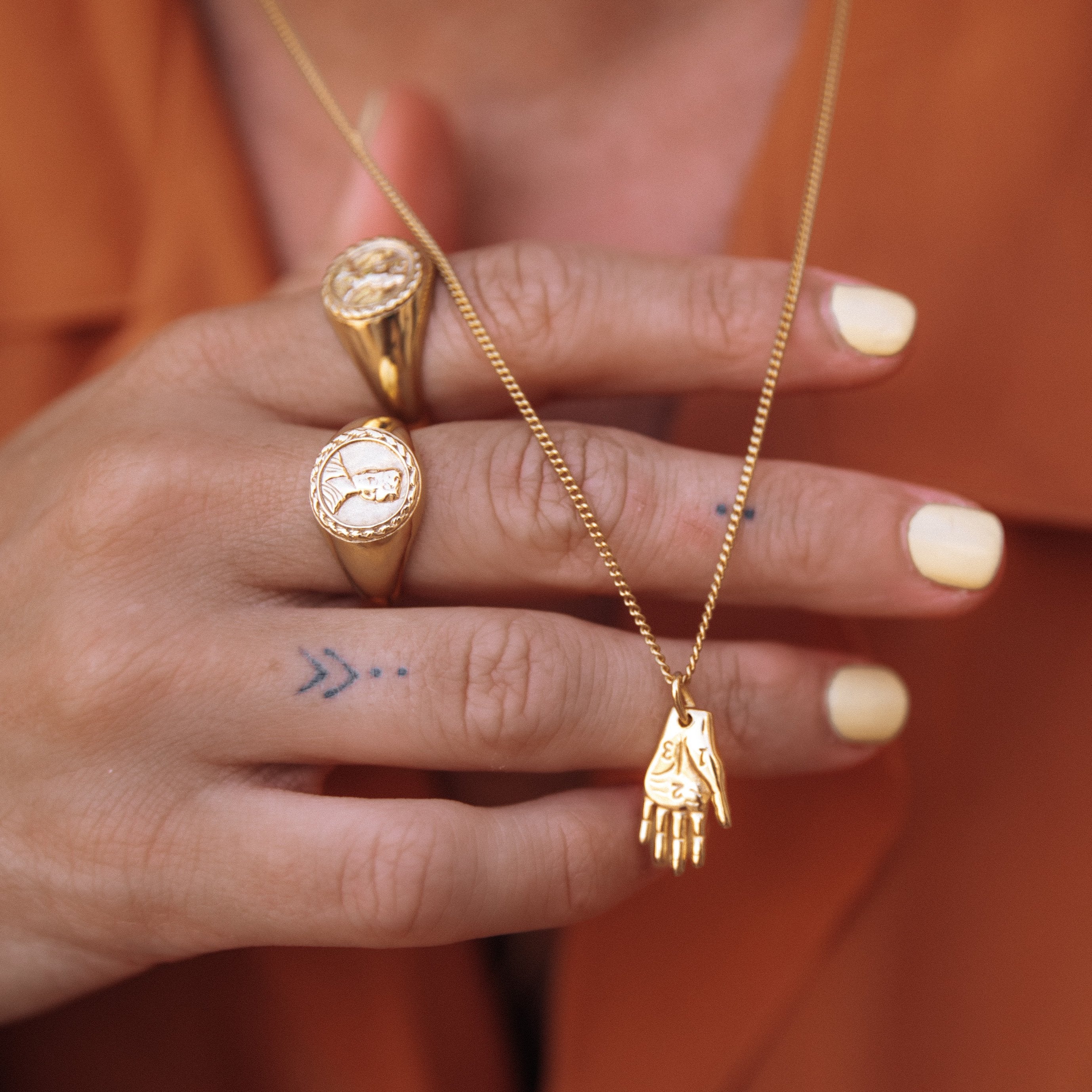 MANO AMIGA NECKLACE - GOLD