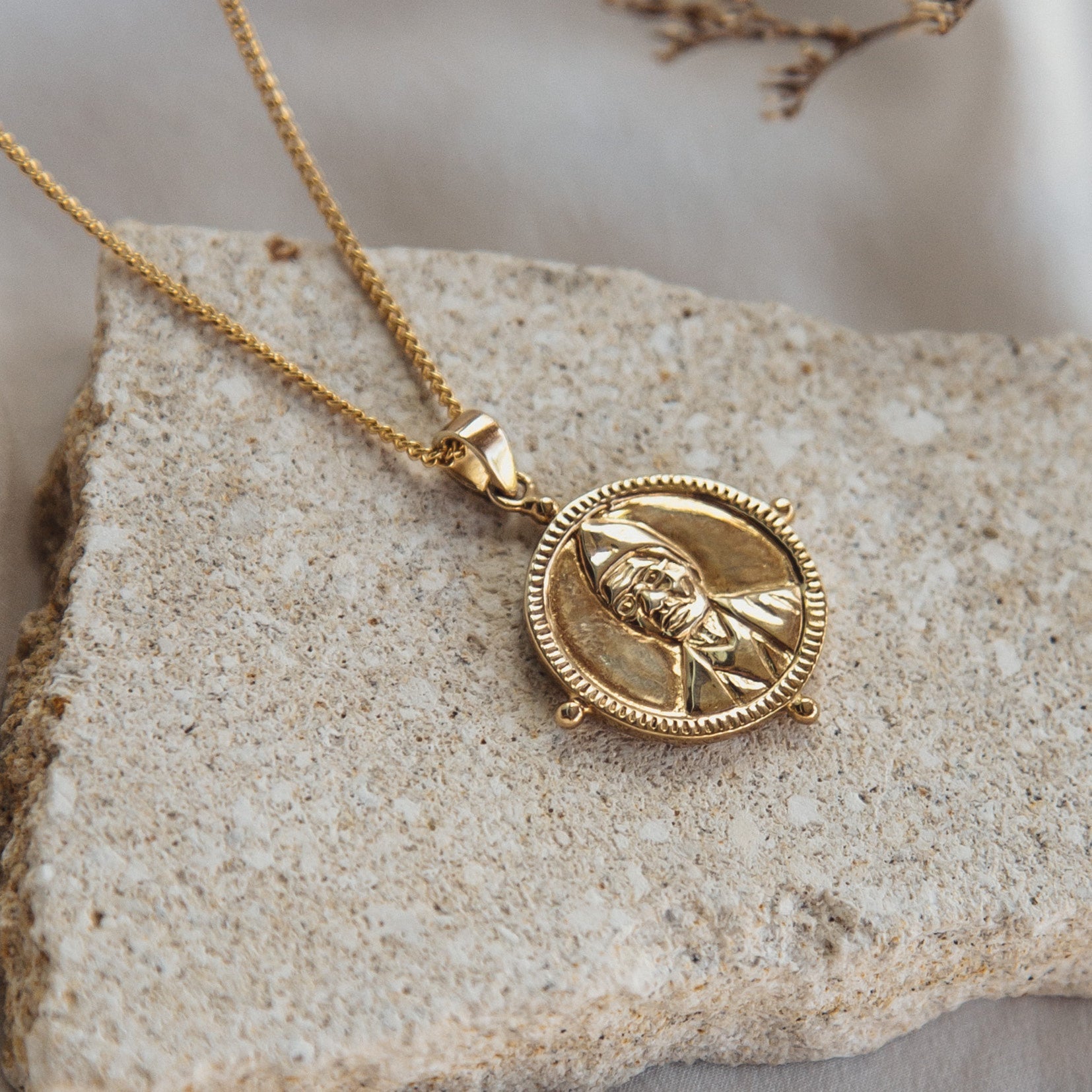 SOJOURNER 'STRENGTH' NECKLACE PENDANT - GOLD