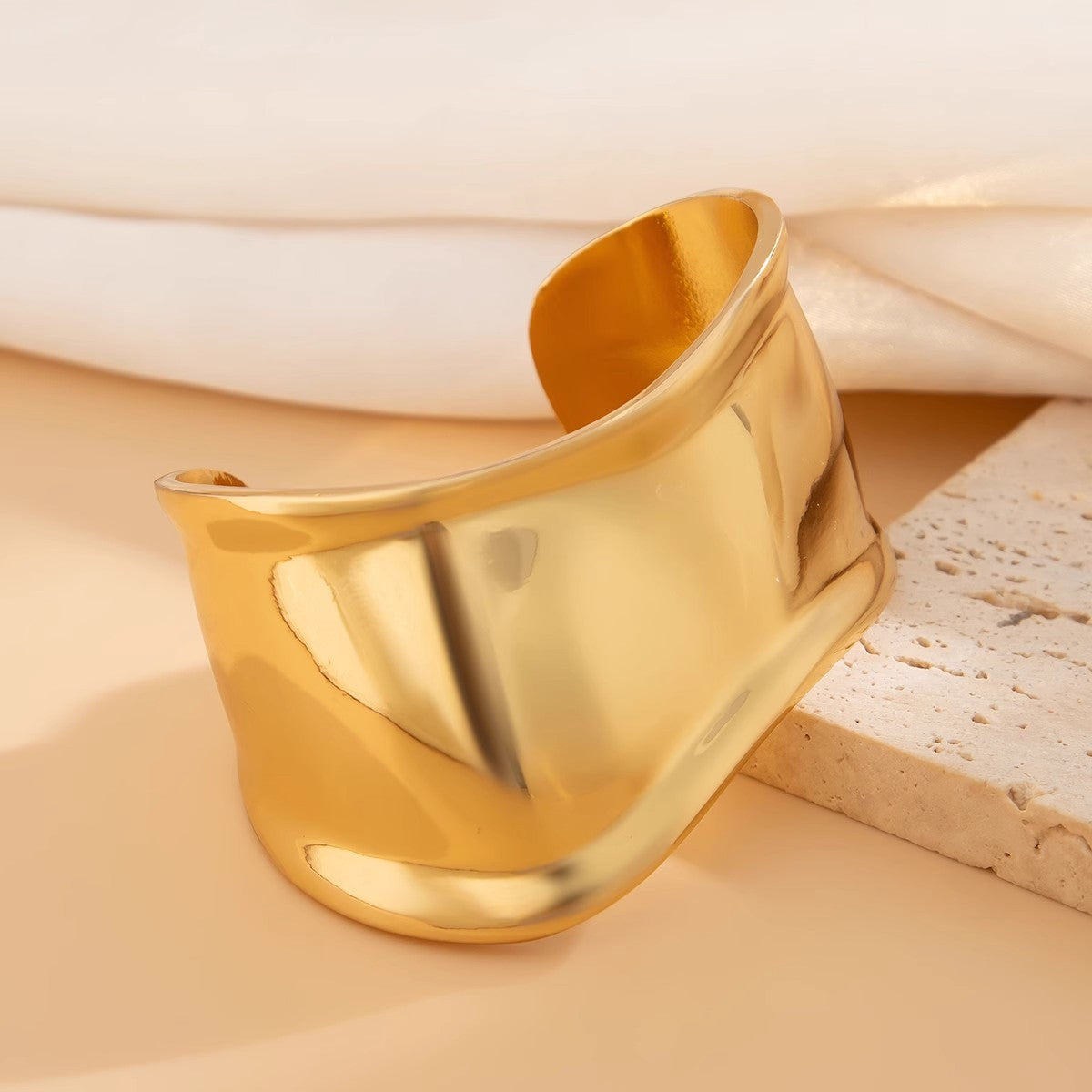 smooth wide-edge bracelet