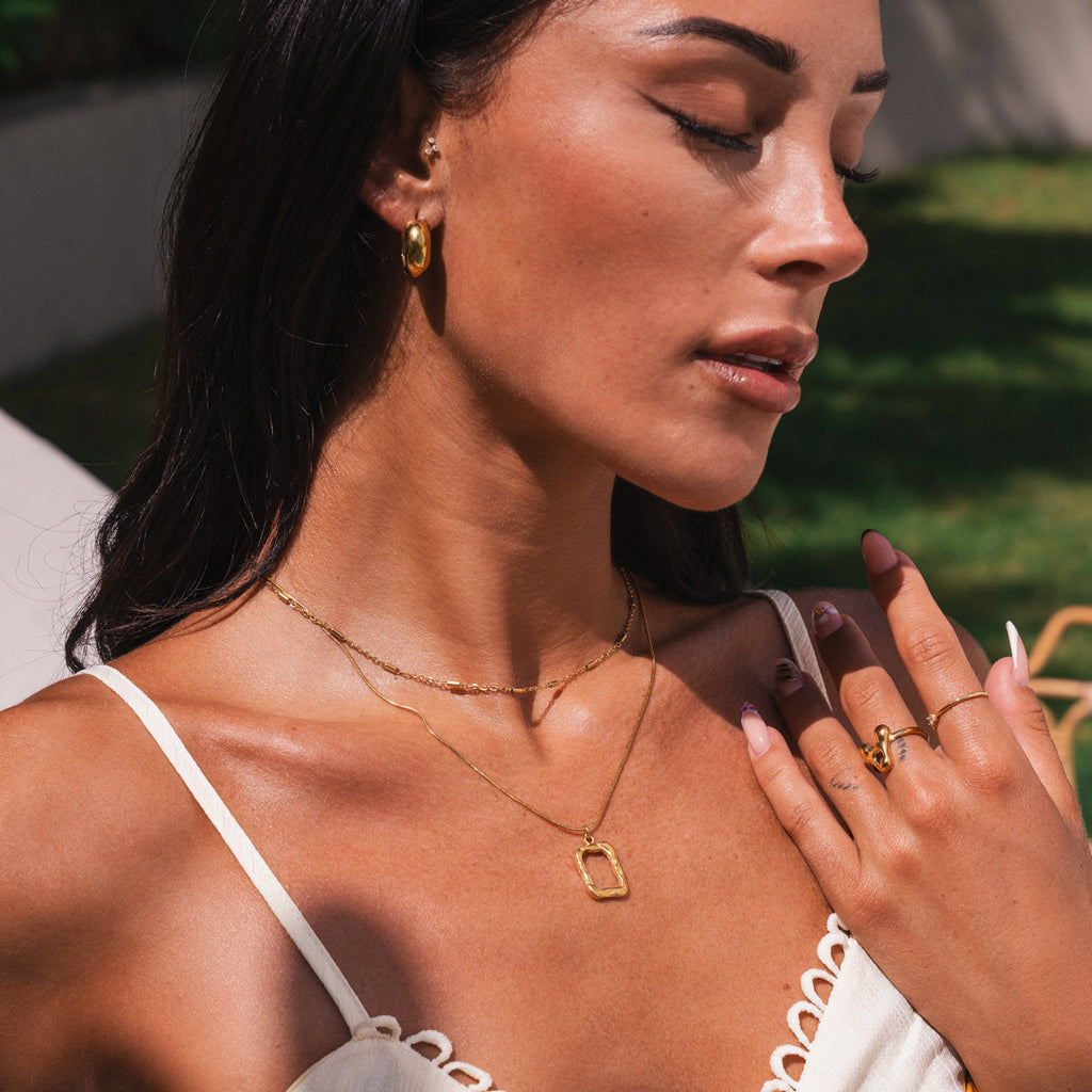 Sculpture Pendant Layered Necklace - Gold