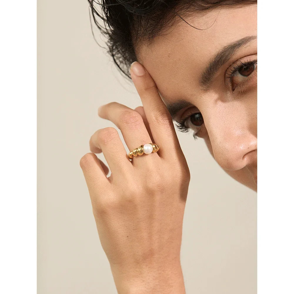 PUSCA Pearls Twisted Ring
