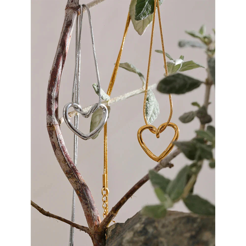 Amour Necklace