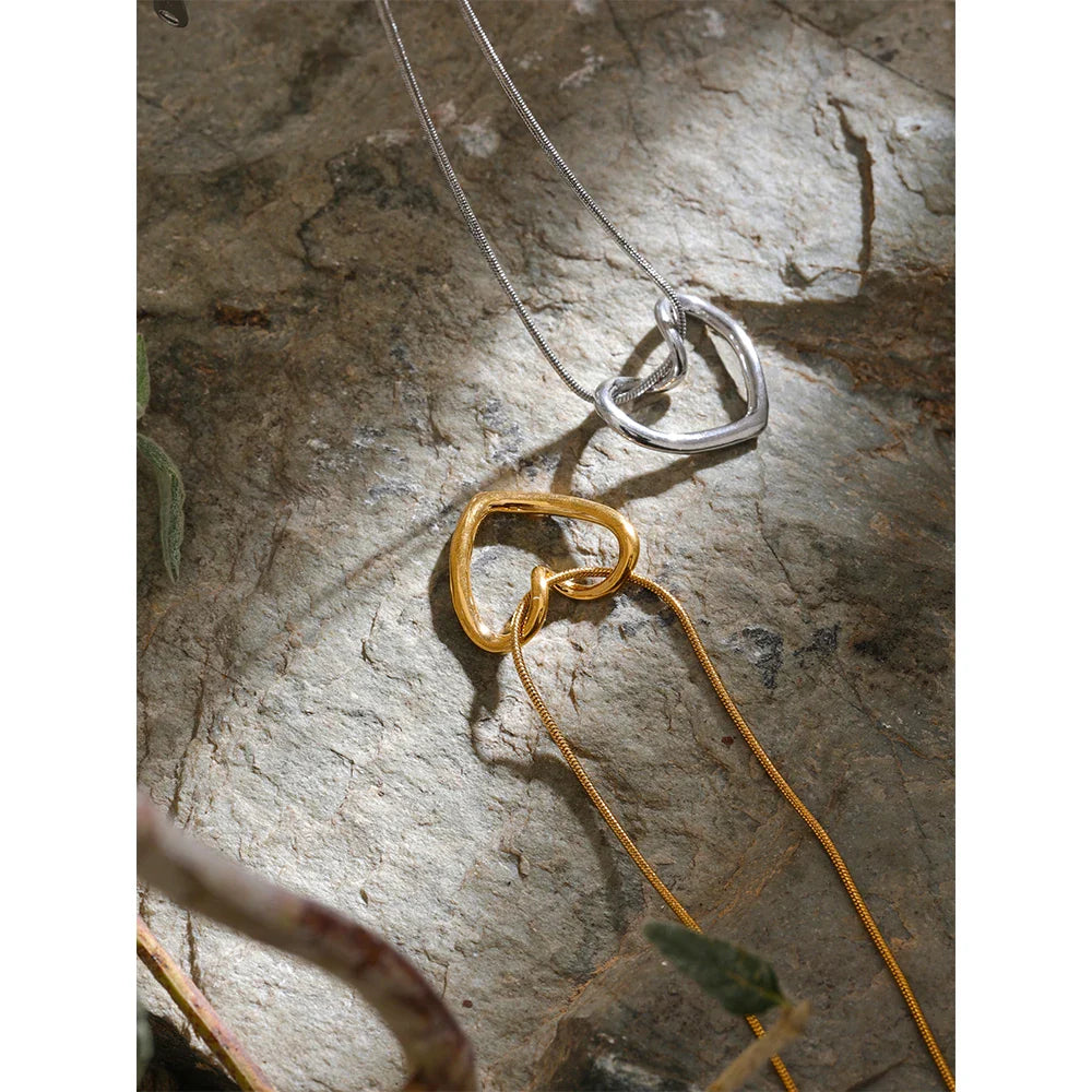 Amour Necklace