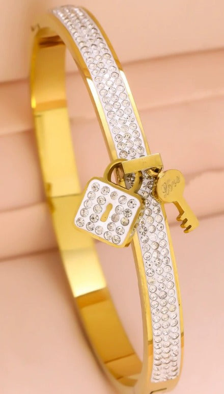 PUSCA Ellarmkette Charm Pendant Bangle Bracelet