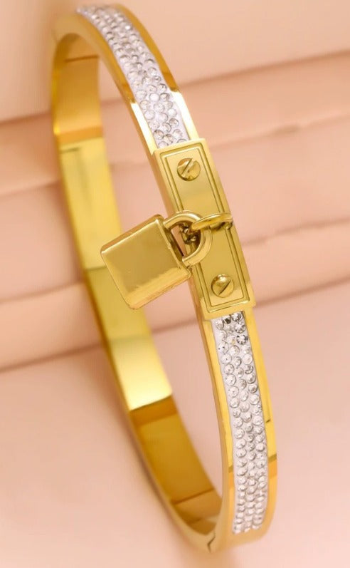 PUSCA Ellarmkette Charm Pendant Bangle Bracelet