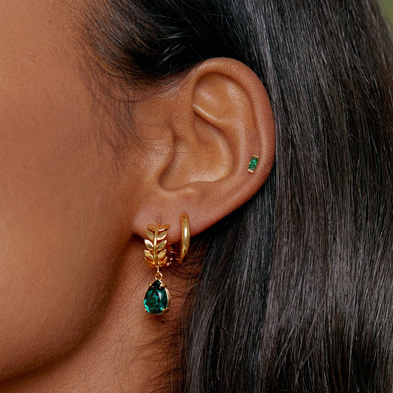 PUSCA  Emerald Baguette Labret Stud